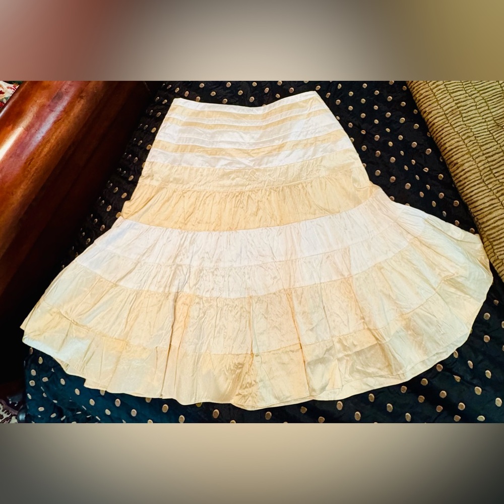 Christiane Celle 100% silk skirt. Size Medium ( see photos for measurements)